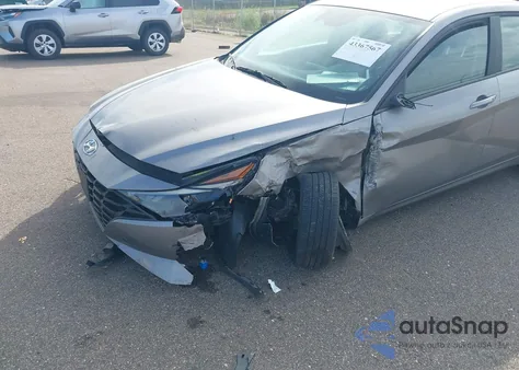 2023 Hyundai Elantra Sel z USA, uszkodzony, nr VIN KMHLM4AG1PU523563